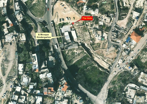 Map by Peace Now's Hagit Ofran showing the site of a collapse, near a mosque and kindergarten. 